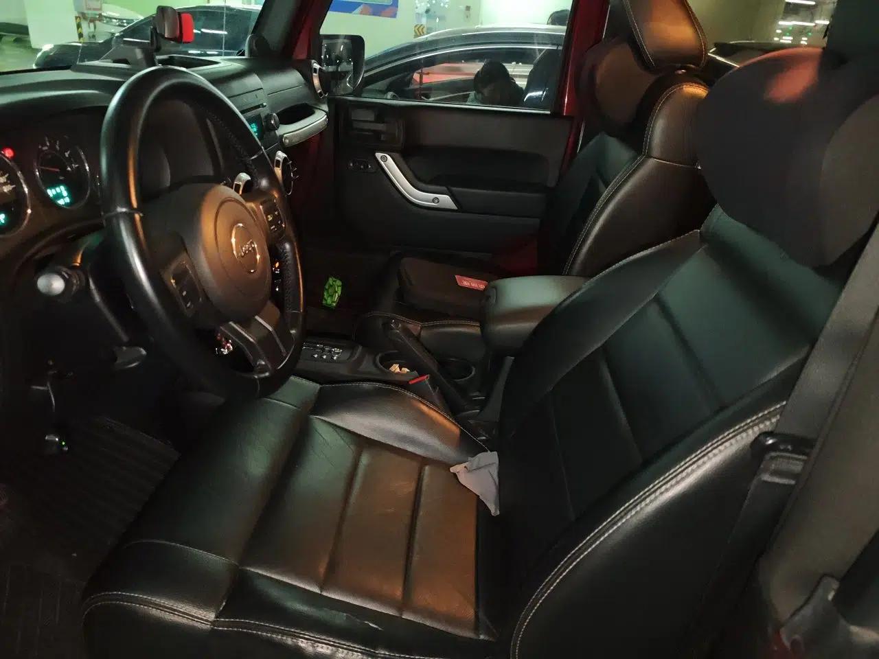Jeep Wrangler 2012 3.6L Rubicon two-door model — миниатюра 15