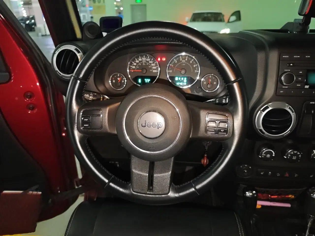 Jeep Wrangler 2012 3.6L Rubicon two-door model — миниатюра 10