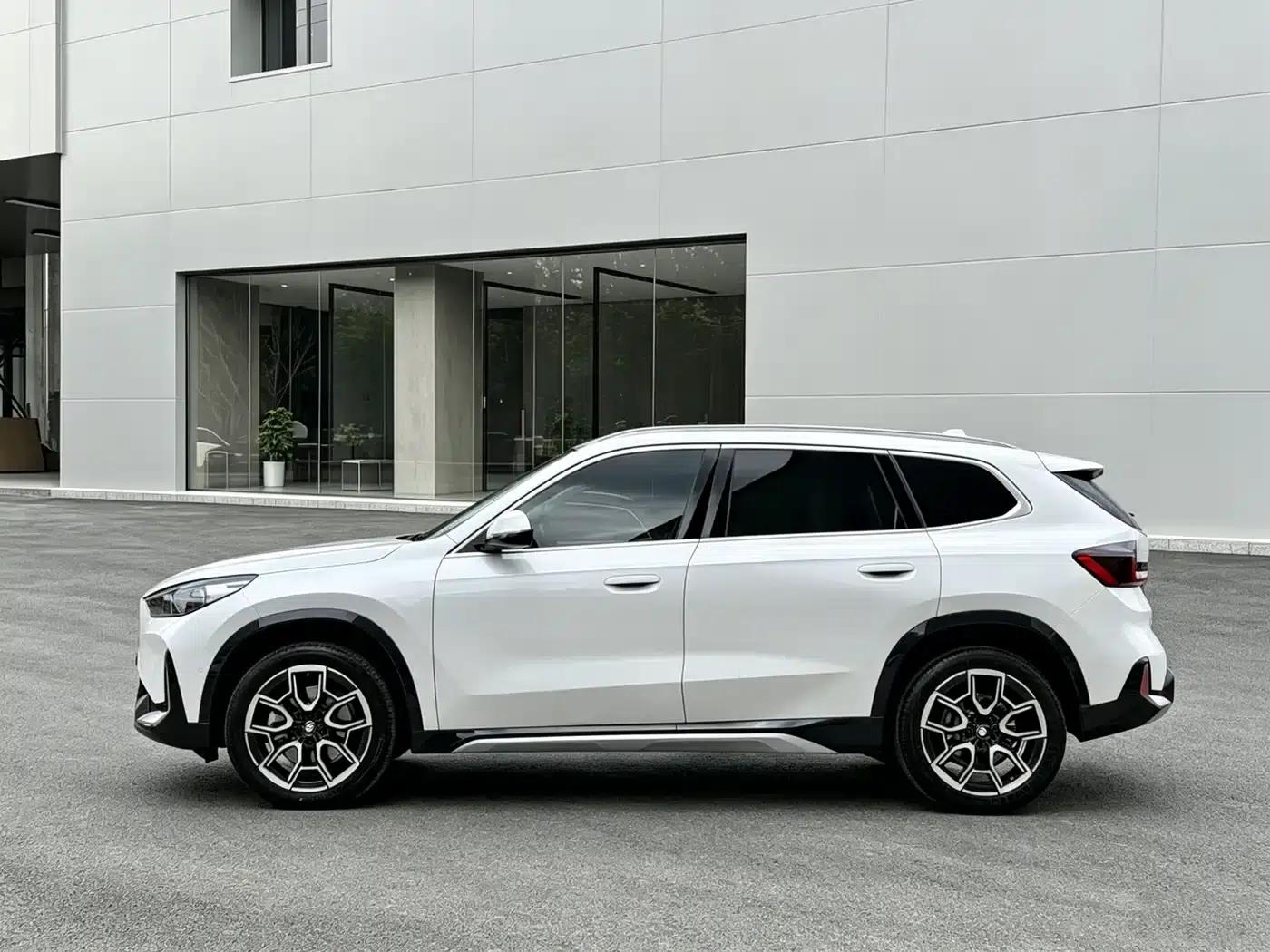 2024 BMW X1 sDrive25Li X Design Package — миниатюра 4