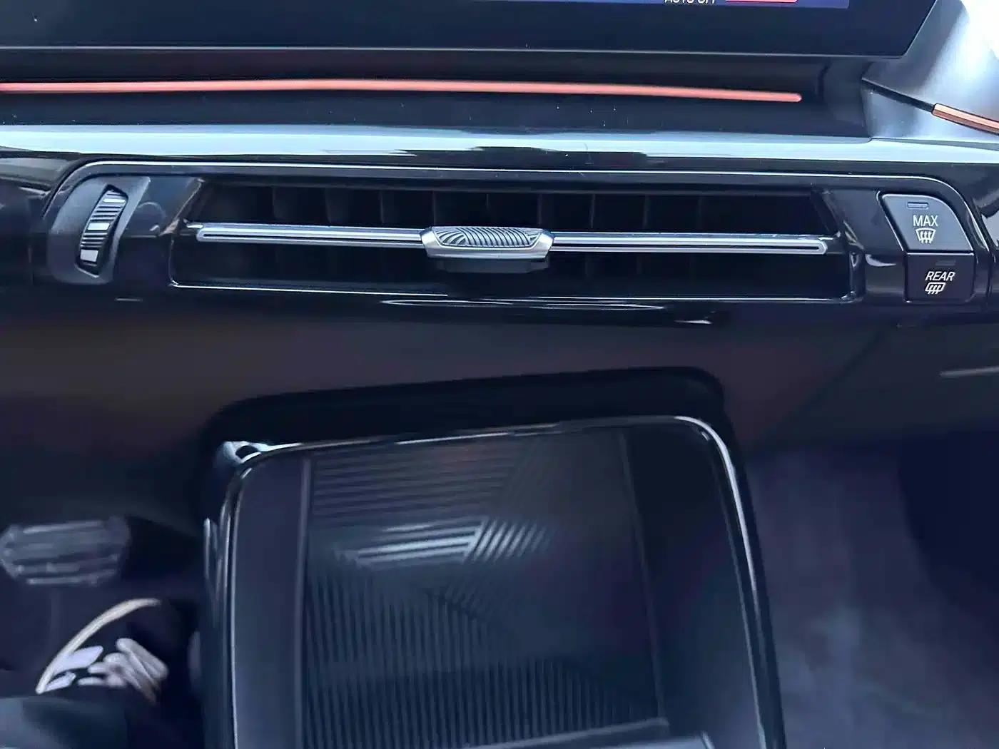 2023 BMW X1 sDrive20Li X Design Package — миниатюра 16