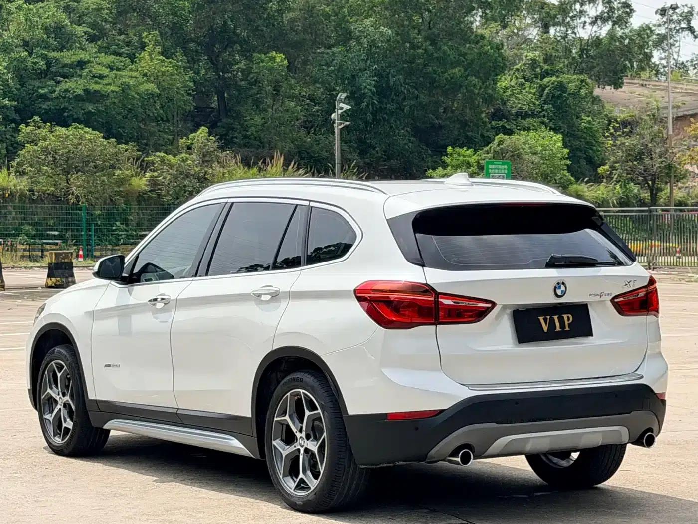 BMW X1 2018 xDrive20Li Luxury — миниатюра 11