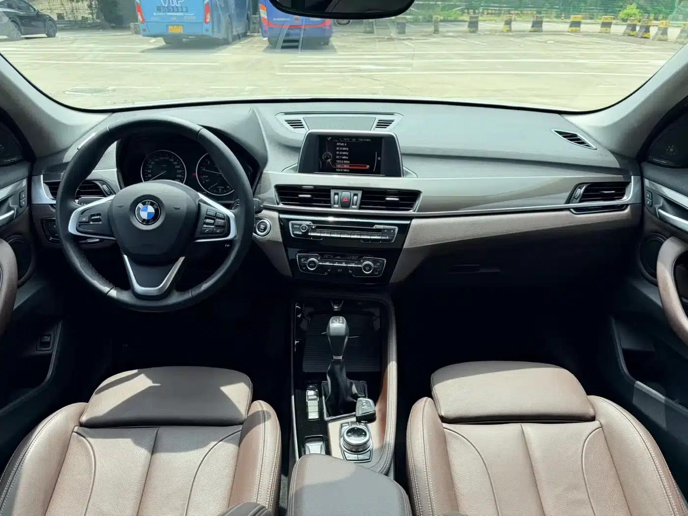 BMW X1 2018 xDrive20Li Luxury — миниатюра 3