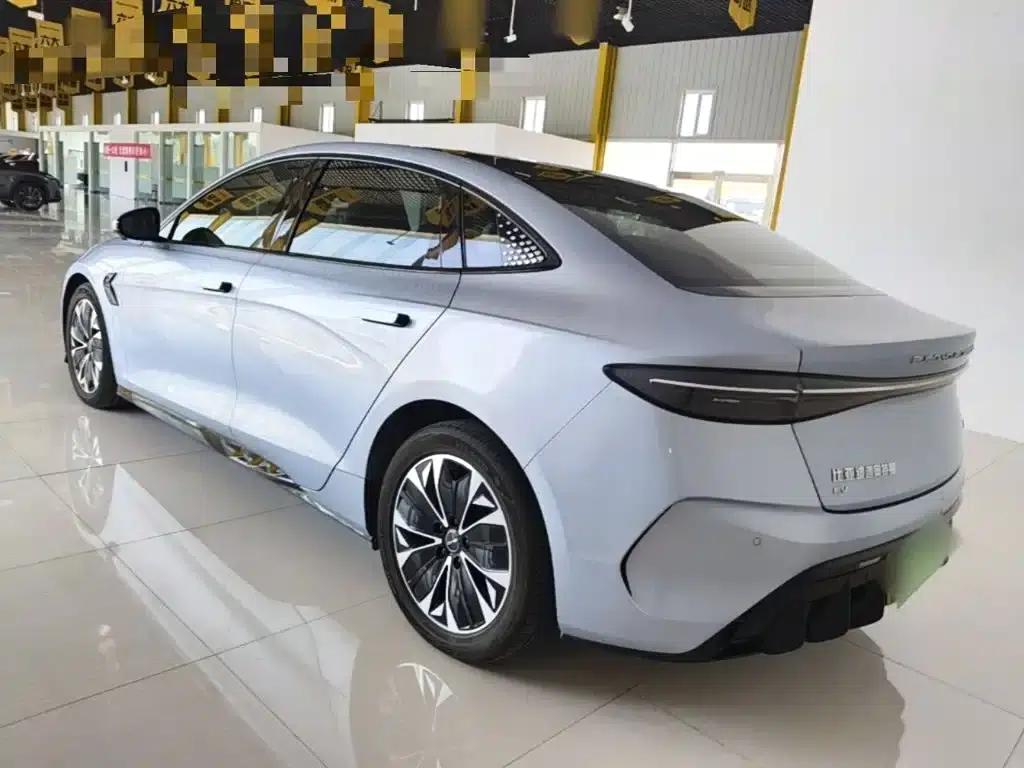 Seal 2022 550km Standard Range Rear-Wheel Drive Premium Edition — миниатюра 5