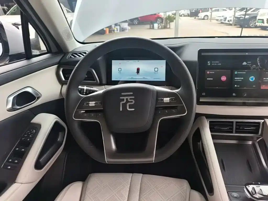 Yuan UP 2024 Model 401KM Leading Edition — миниатюра 3
