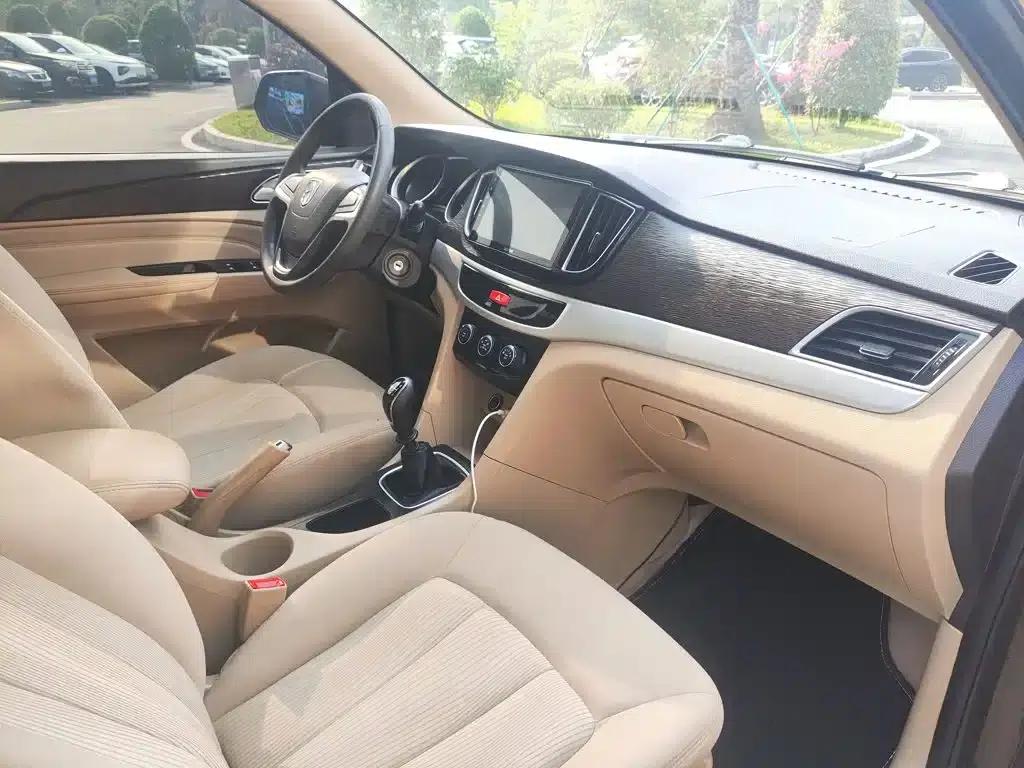 Baojun 730 2019 1.5L Manual Value Edition 7-Seater National VI Emission Standard — миниатюра 14