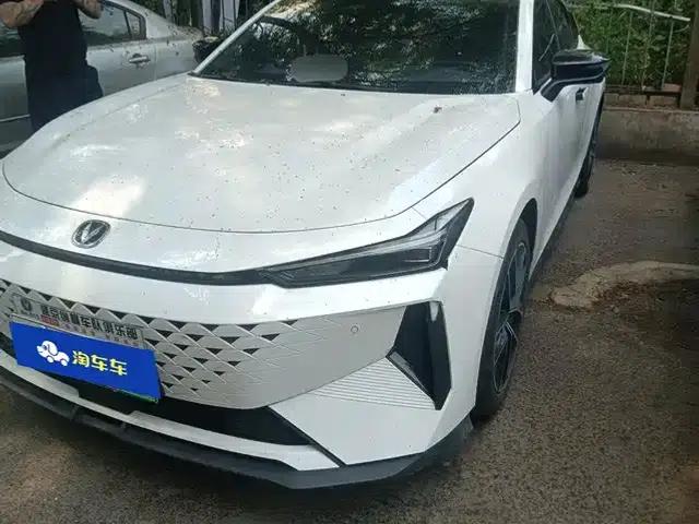 Changan UNI-V Smart Electric iDD 2024 Model Blue Whale Smart Electric iDD 136km Smart Cool Edition
