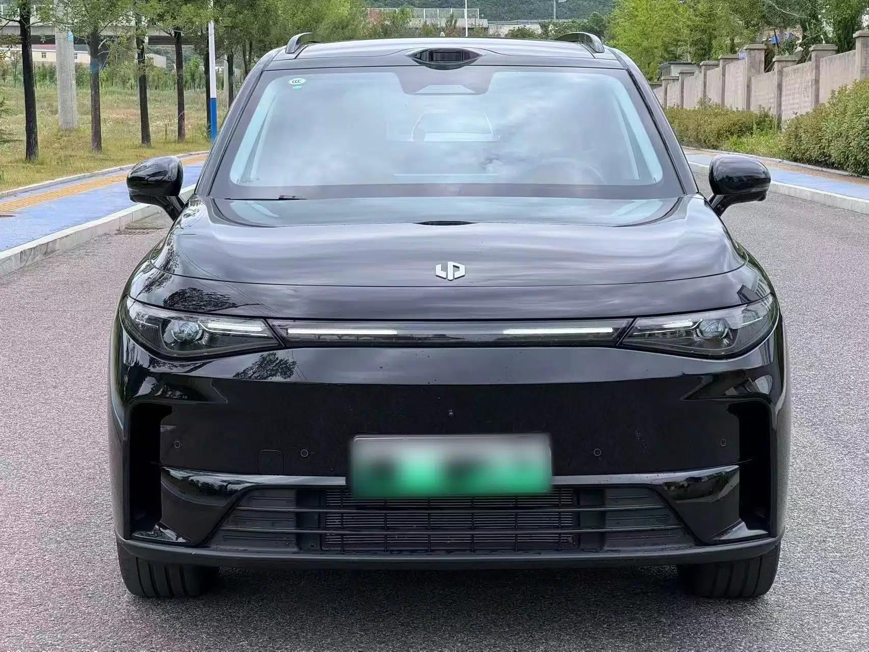 Leapmotor C16 2026 Extended-Range 280 LiDAR Zhizun Edition 6 Seats — миниатюра 2