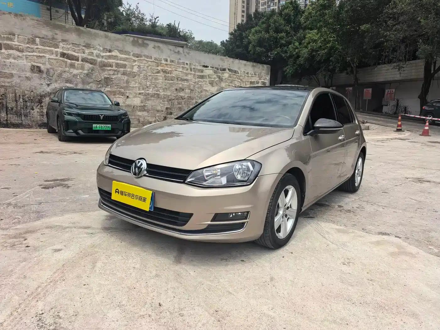 2015 Golf 1.6L Automatic Comfort — миниатюра 1