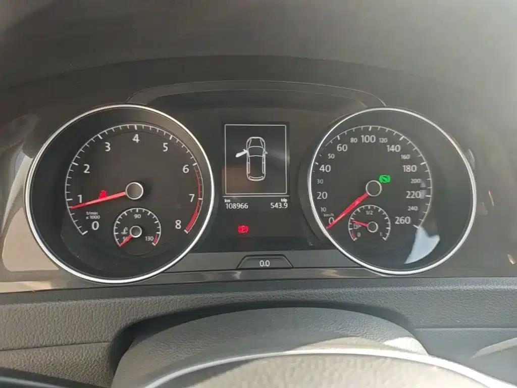 2017 Golf 230TSI Automatic Comfort Millionth Unit Commemorative Edition — миниатюра 12