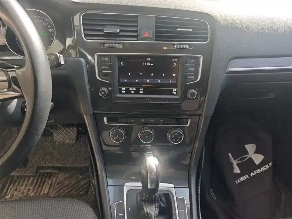 2017 Golf 230TSI Automatic Comfort Millionth Unit Commemorative Edition — миниатюра 13