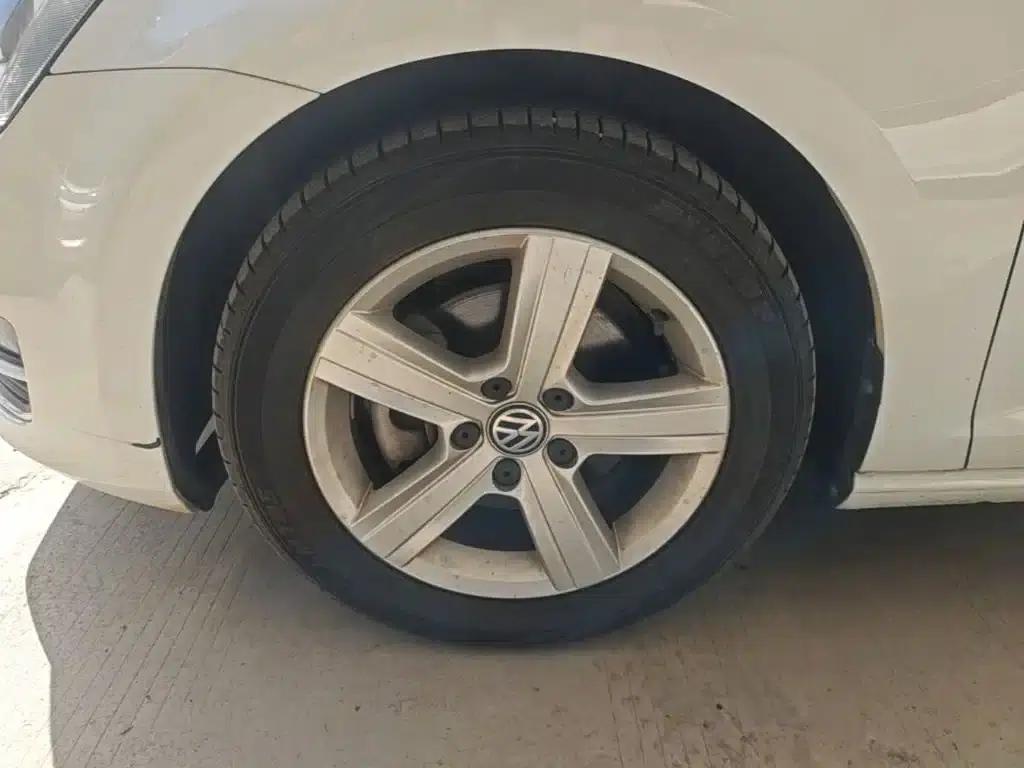 2017 Golf 230TSI Automatic Comfort Millionth Unit Commemorative Edition — миниатюра 23