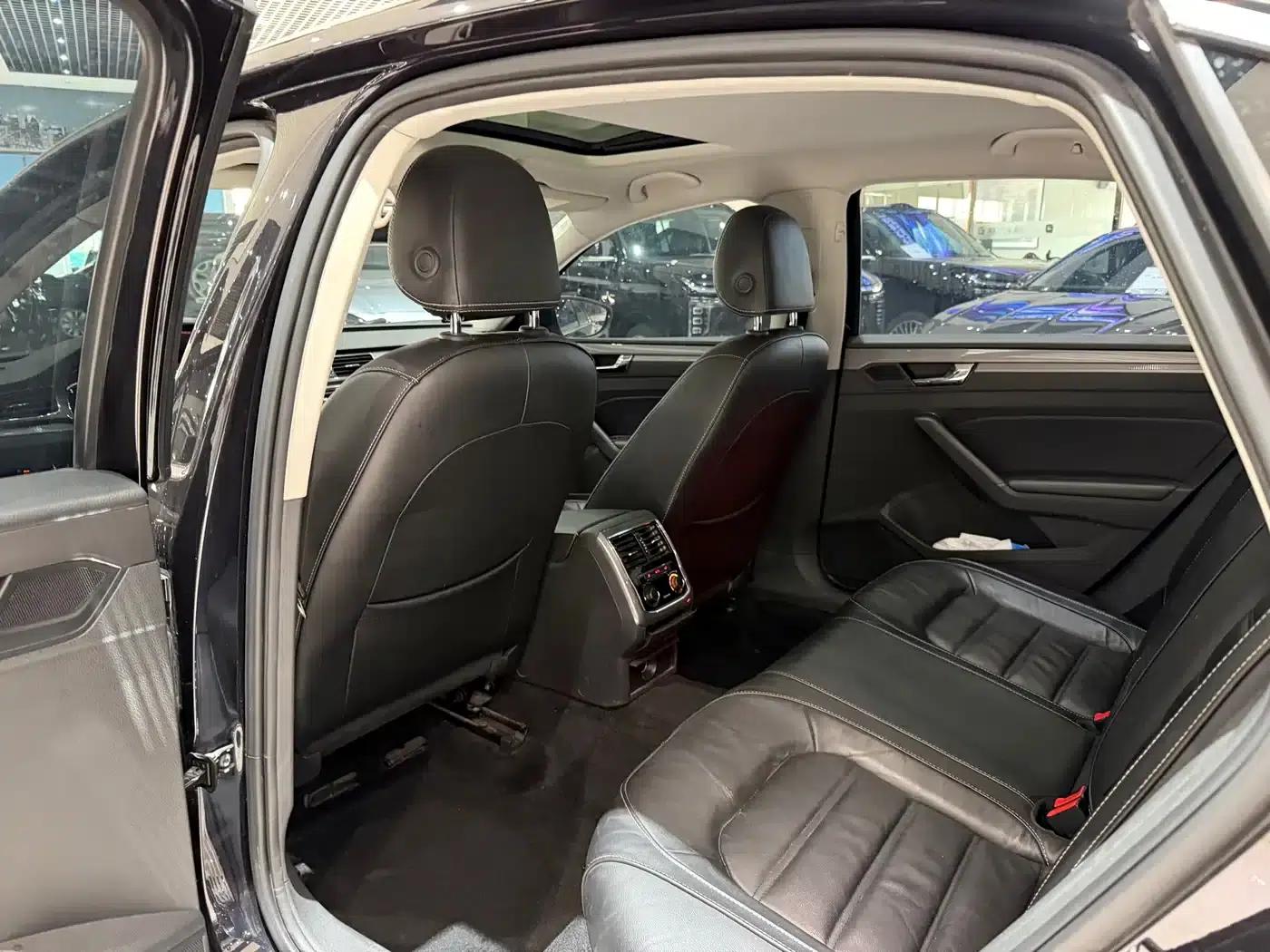 2017 Passat 330TSI DSG Premium Edition — миниатюра 8