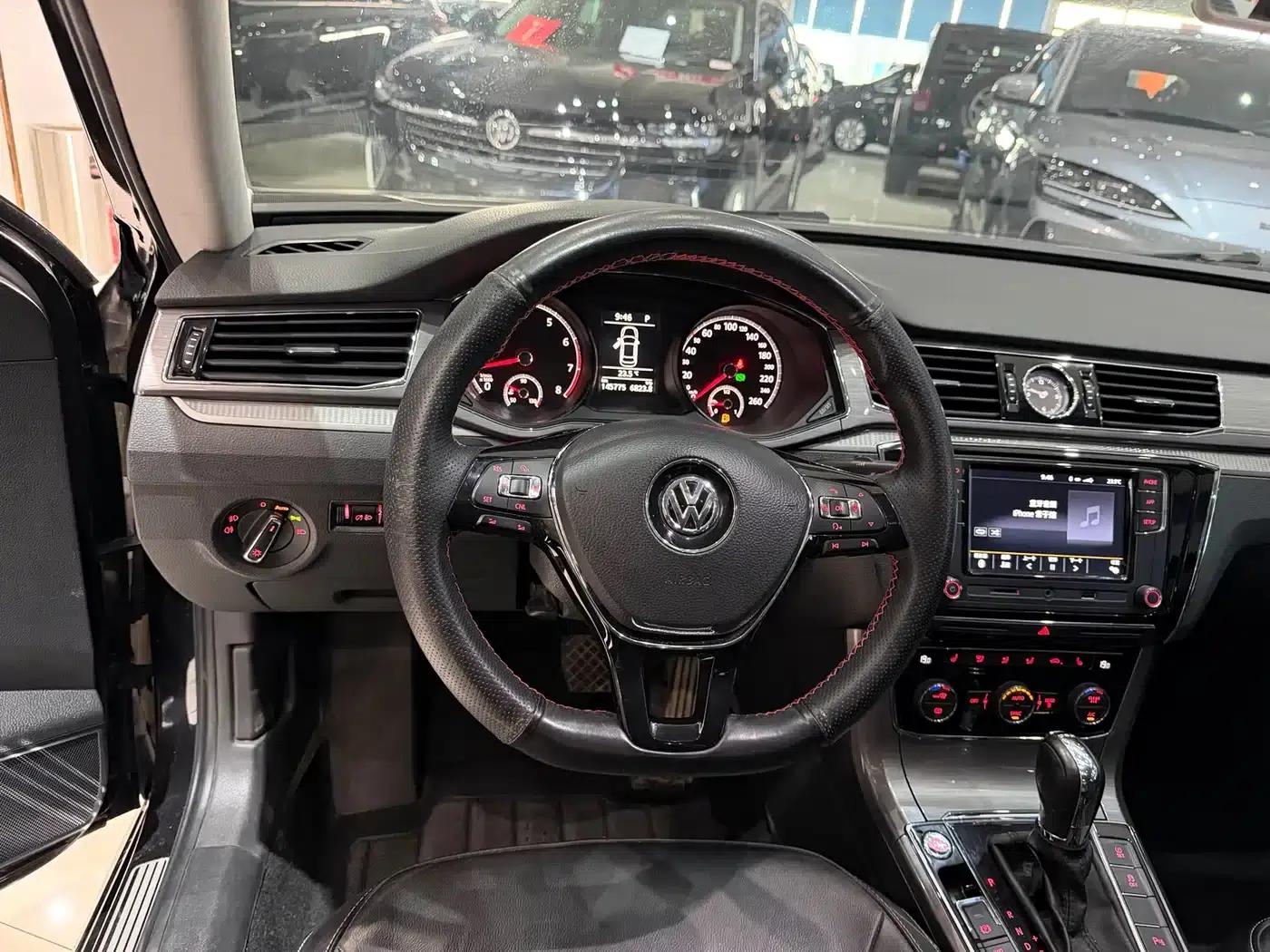2017 Passat 330TSI DSG Premium Edition — миниатюра 9