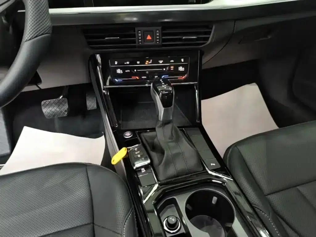 2025 Passat Outstanding Edition 380TSI Dragon Edition — миниатюра 14