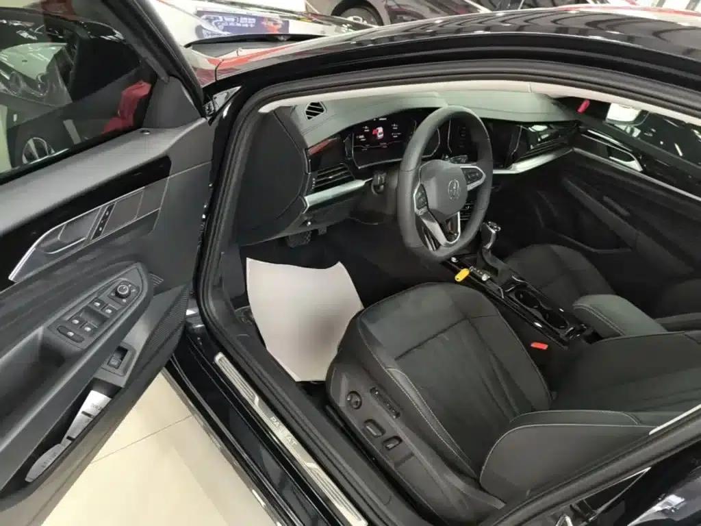 2025 Passat Outstanding Edition 380TSI Dragon Edition — миниатюра 16