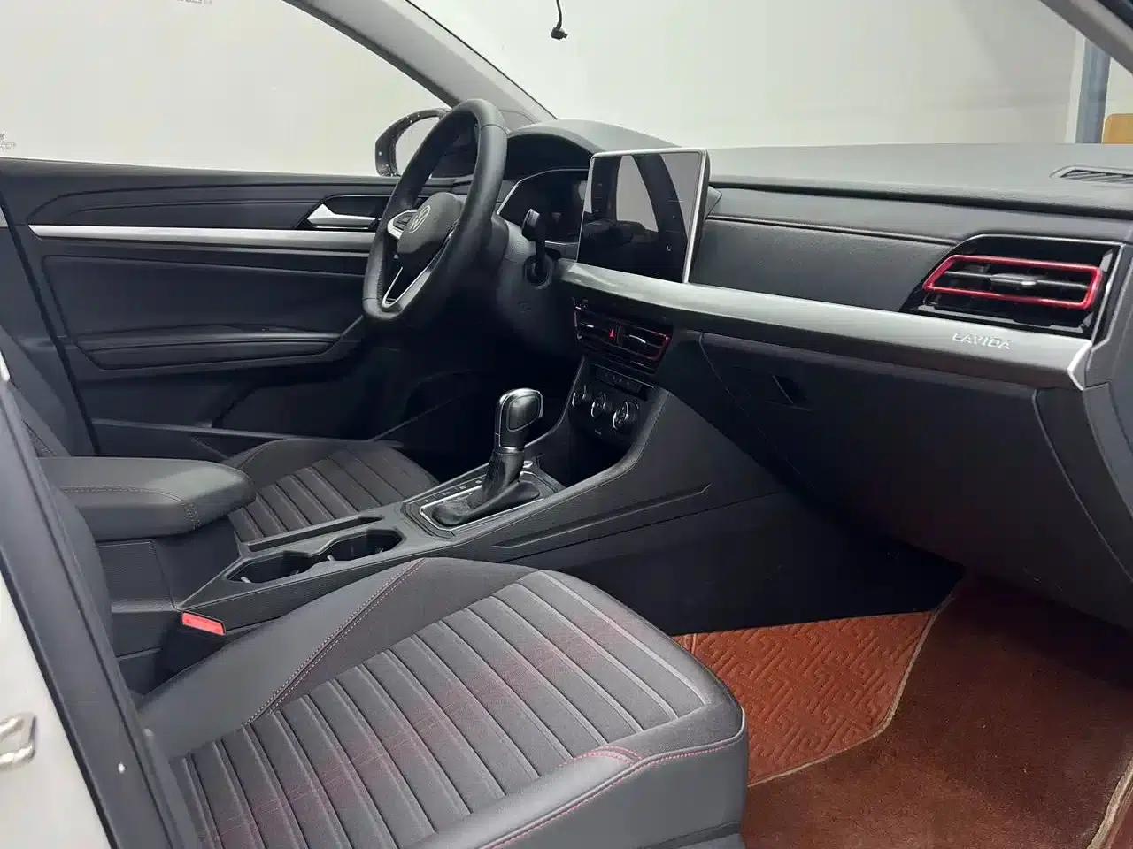 2023 Volkswagen Lavida Facelift 1.5L Automatic Full Comfort Edition — миниатюра 11