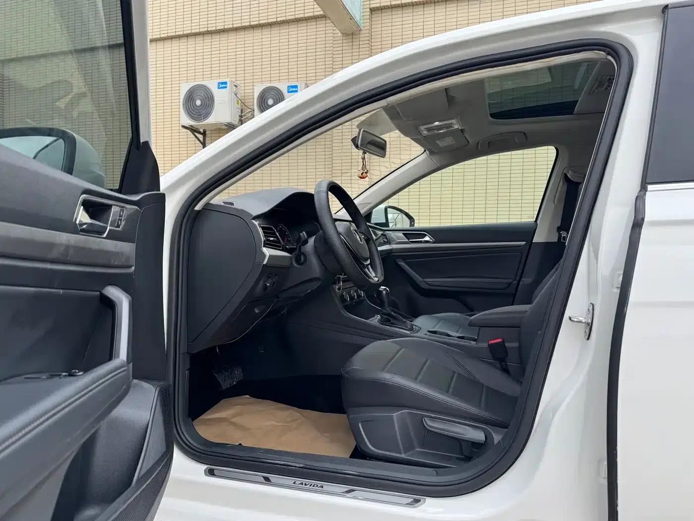 2019 Volkswagen Lavida 1.5L Automatic Comfort Edition (China VI Emission Standard) — миниатюра 4