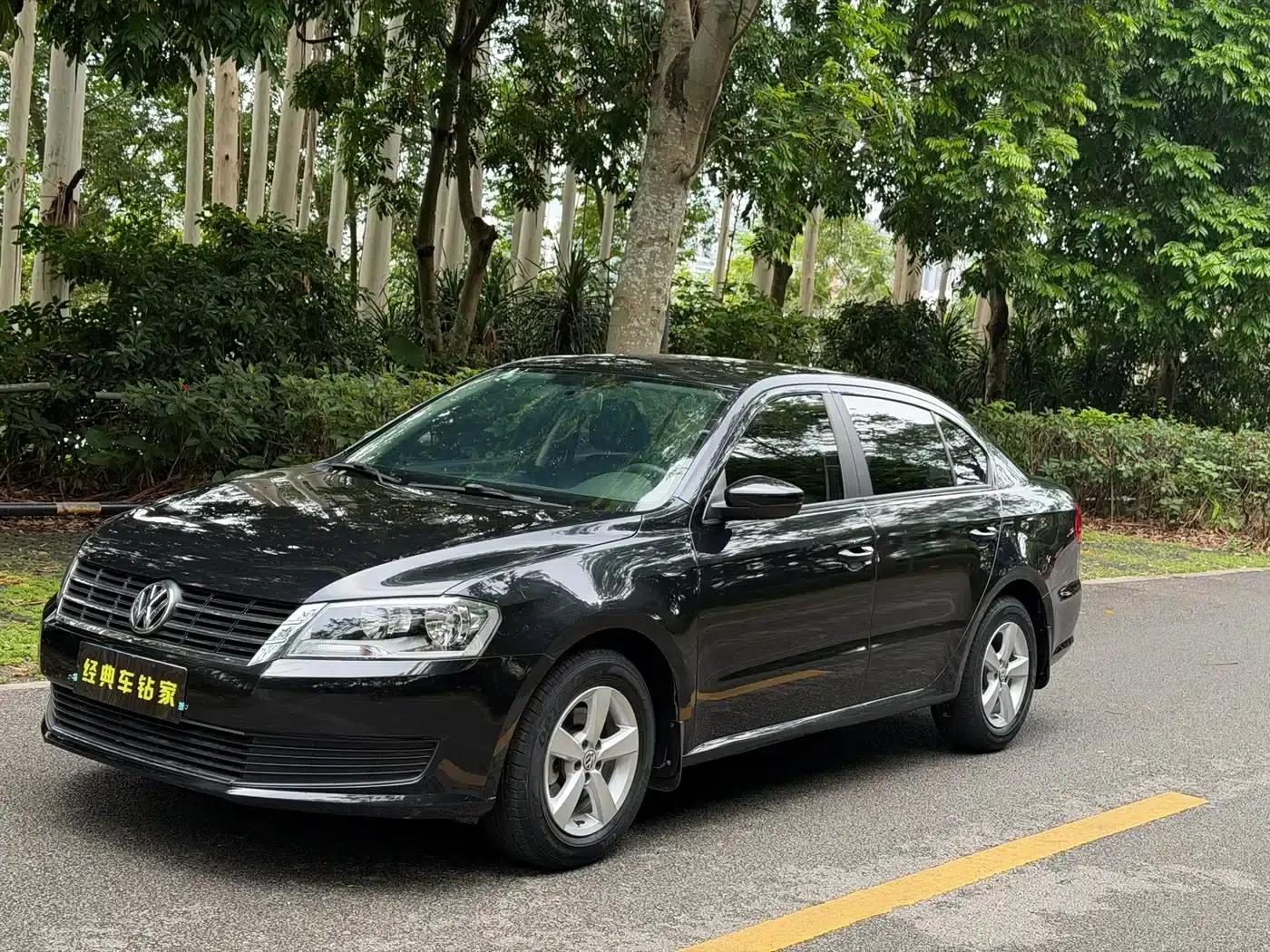 2013 Volkswagen Lavida Classic Facelift 1.6L Manual Comfort Edition — миниатюра 1