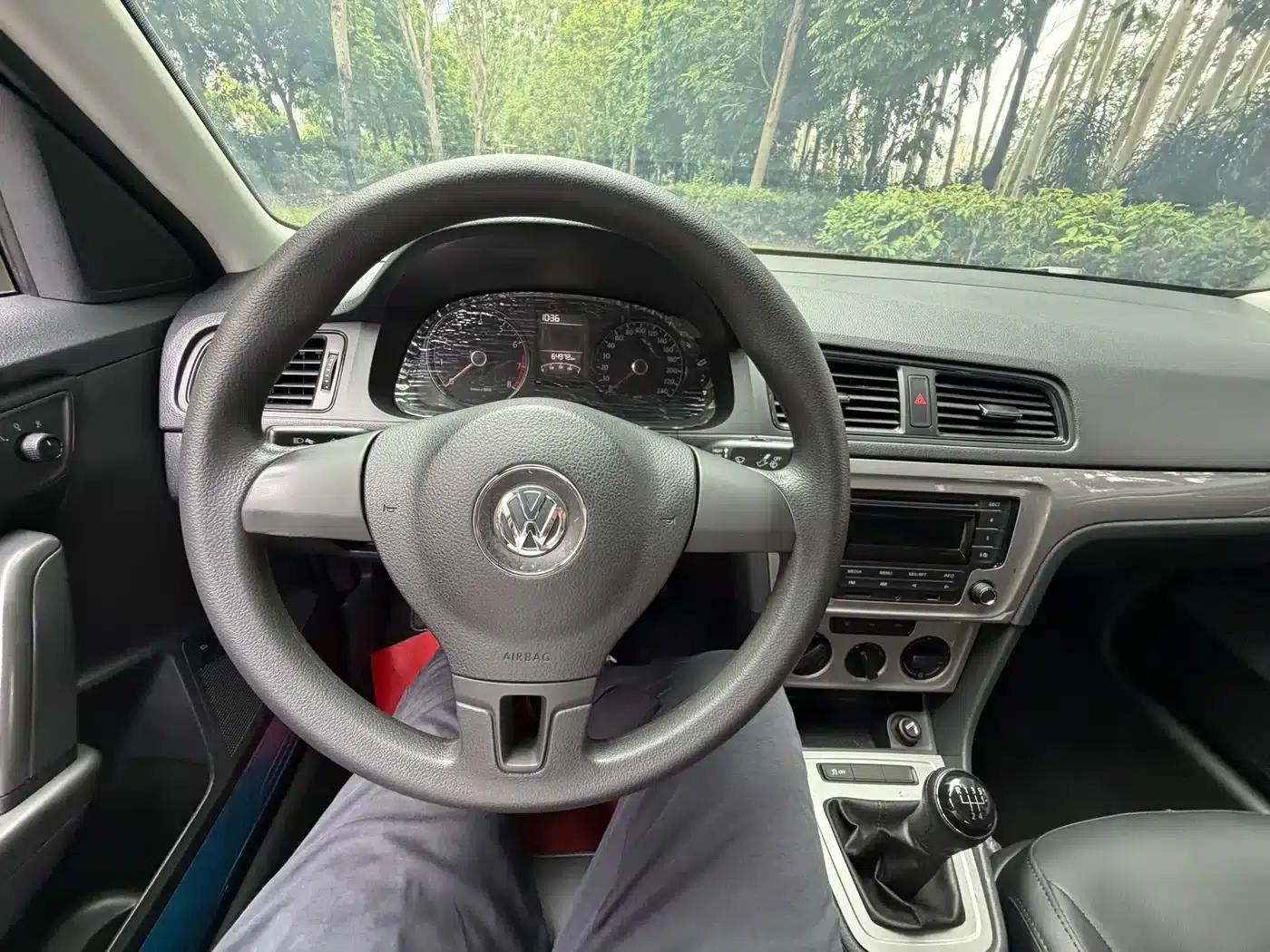 2013 Volkswagen Lavida Classic Facelift 1.6L Manual Comfort Edition — миниатюра 11