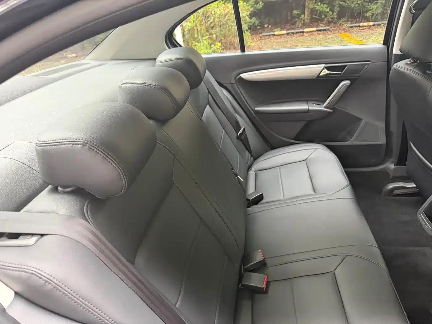 2013 Volkswagen Lavida Classic Facelift 1.6L Manual Comfort Edition — миниатюра 16