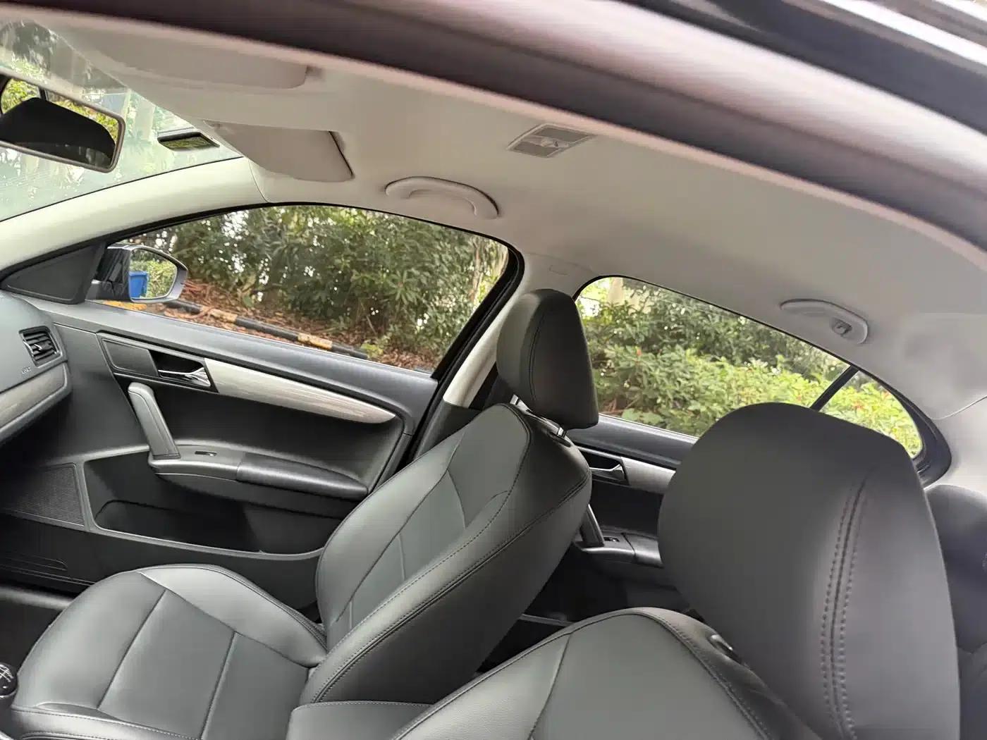 2013 Volkswagen Lavida Classic Facelift 1.6L Manual Comfort Edition — миниатюра 20
