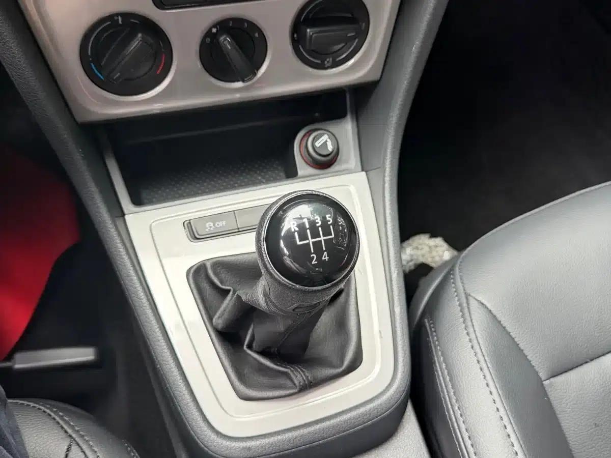 2013 Volkswagen Lavida Classic Facelift 1.6L Manual Comfort Edition — миниатюра 30