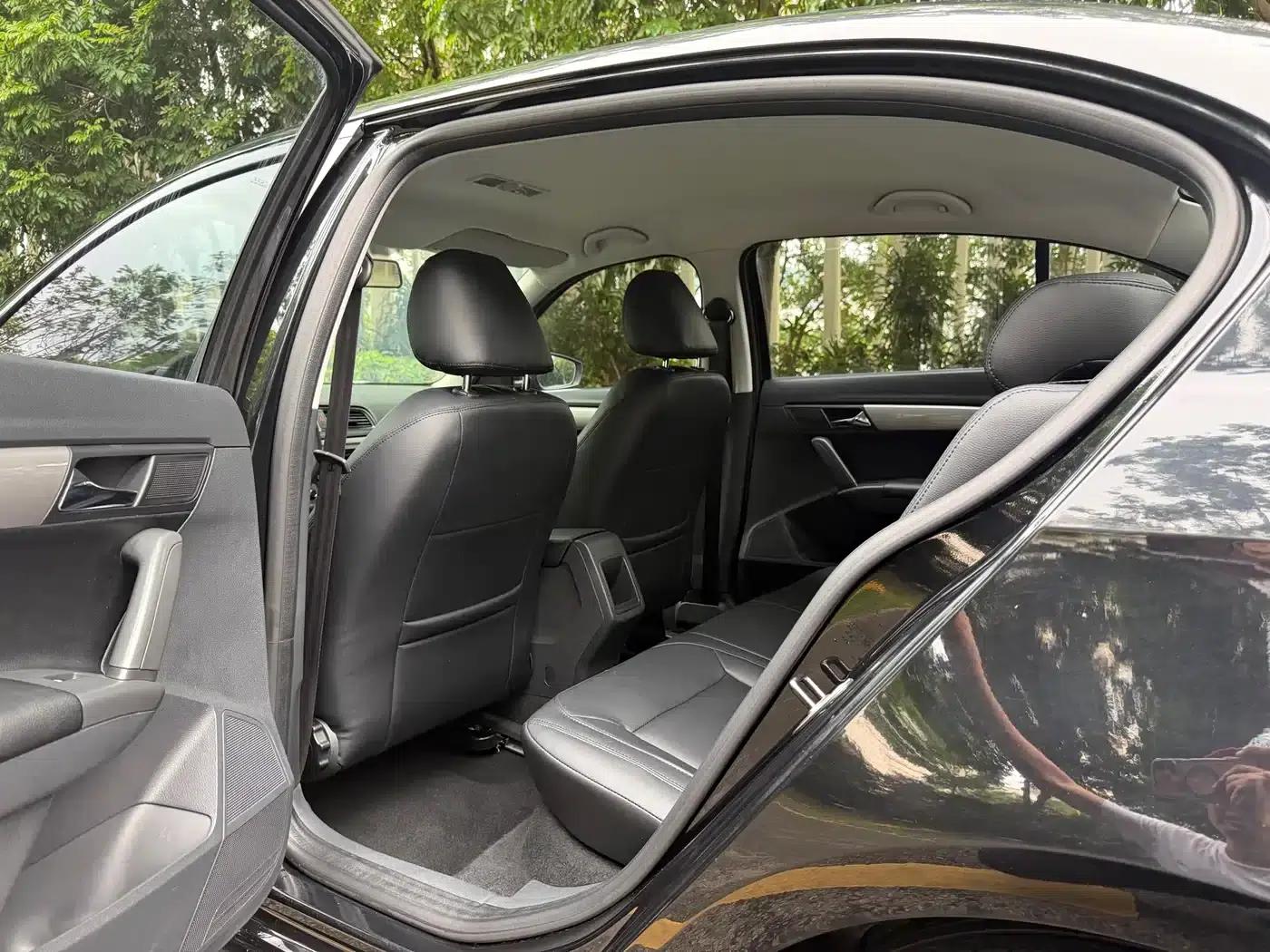 2013 Volkswagen Lavida Classic Facelift 1.6L Manual Comfort Edition — миниатюра 7