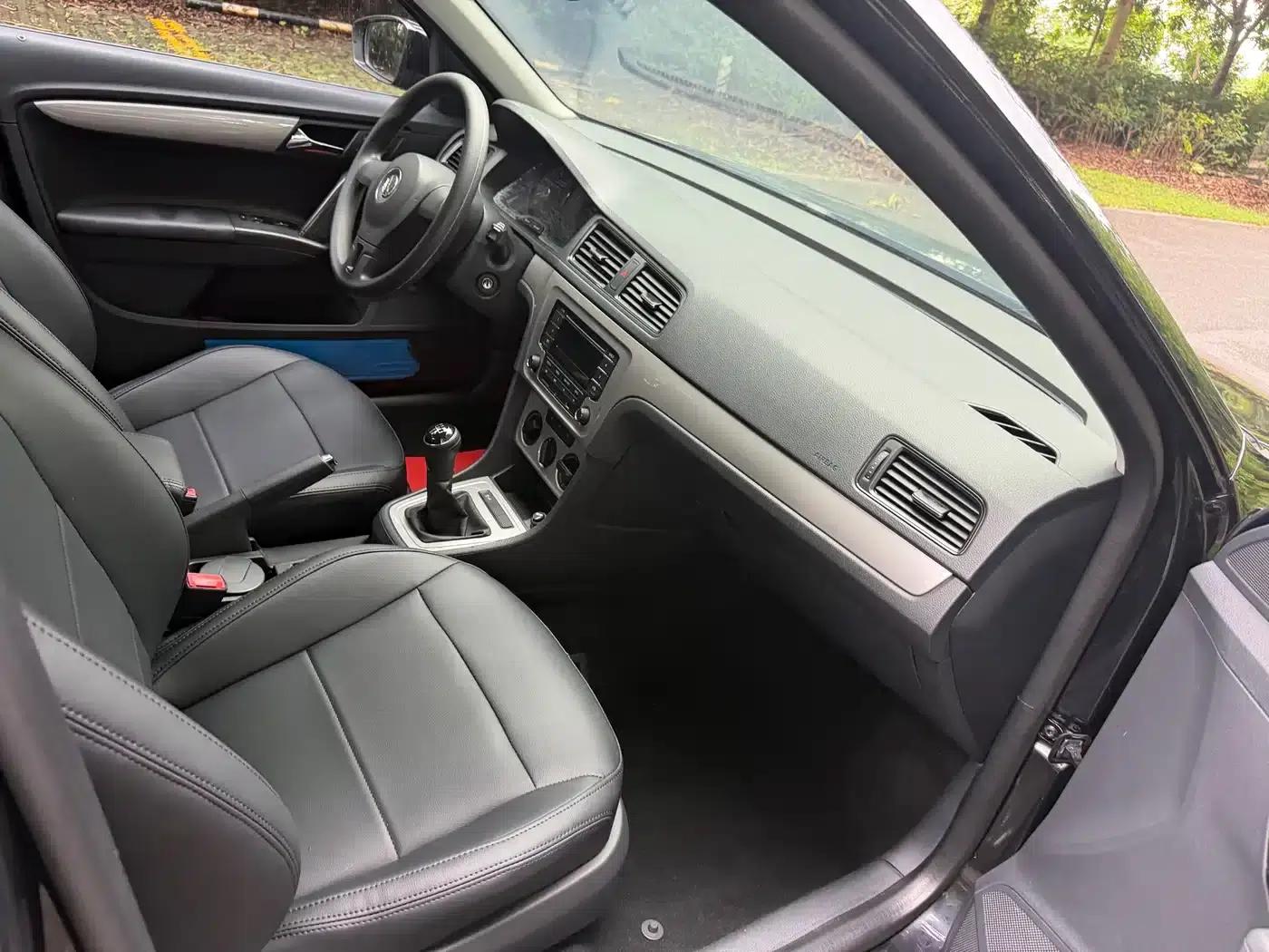 2013 Volkswagen Lavida Classic Facelift 1.6L Manual Comfort Edition — миниатюра 8