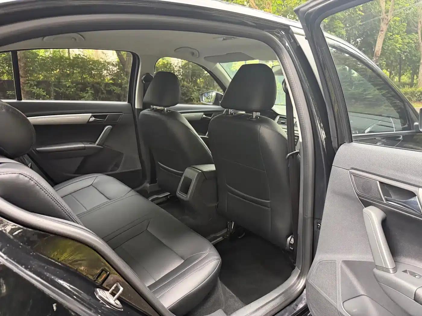 2013 Volkswagen Lavida Classic Facelift 1.6L Manual Comfort Edition — миниатюра 9