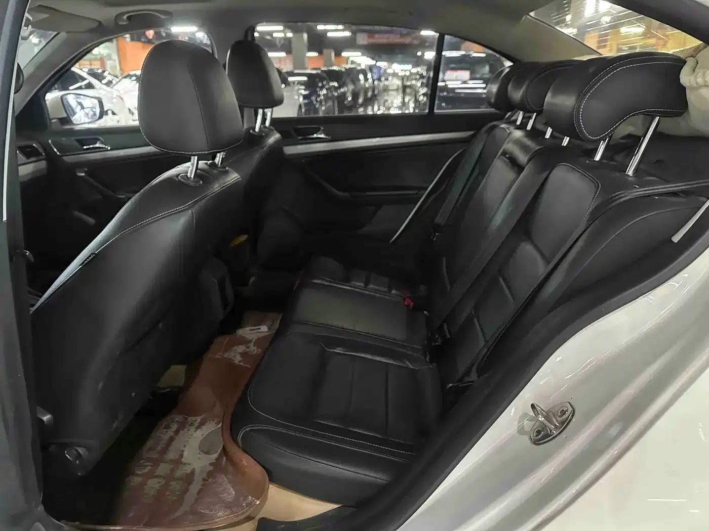 2015 Volkswagen Lavida 1.6L Automatic Comfort Edition — миниатюра 5