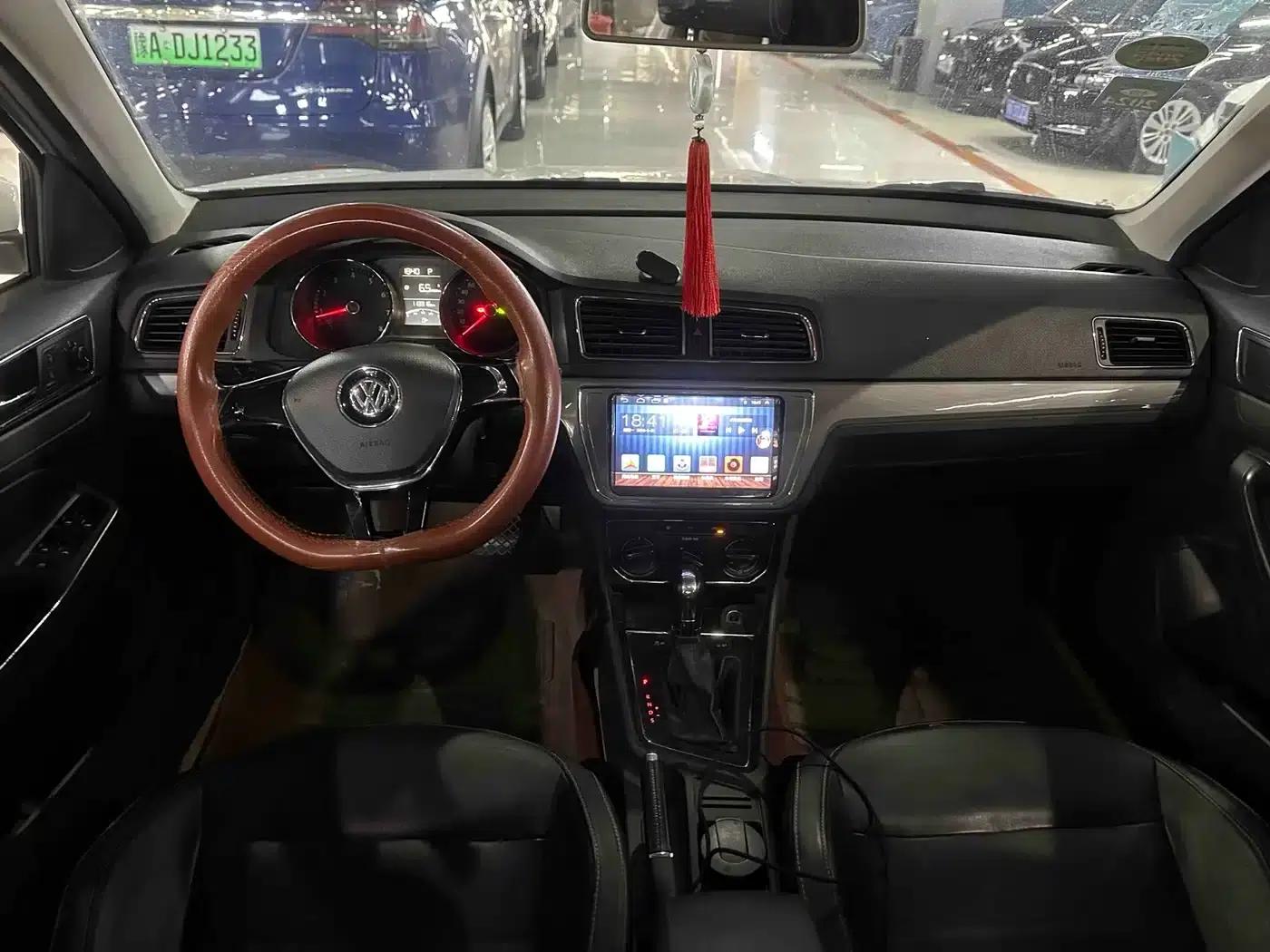 2015 Volkswagen Lavida 1.6L Automatic Comfort Edition — миниатюра 6