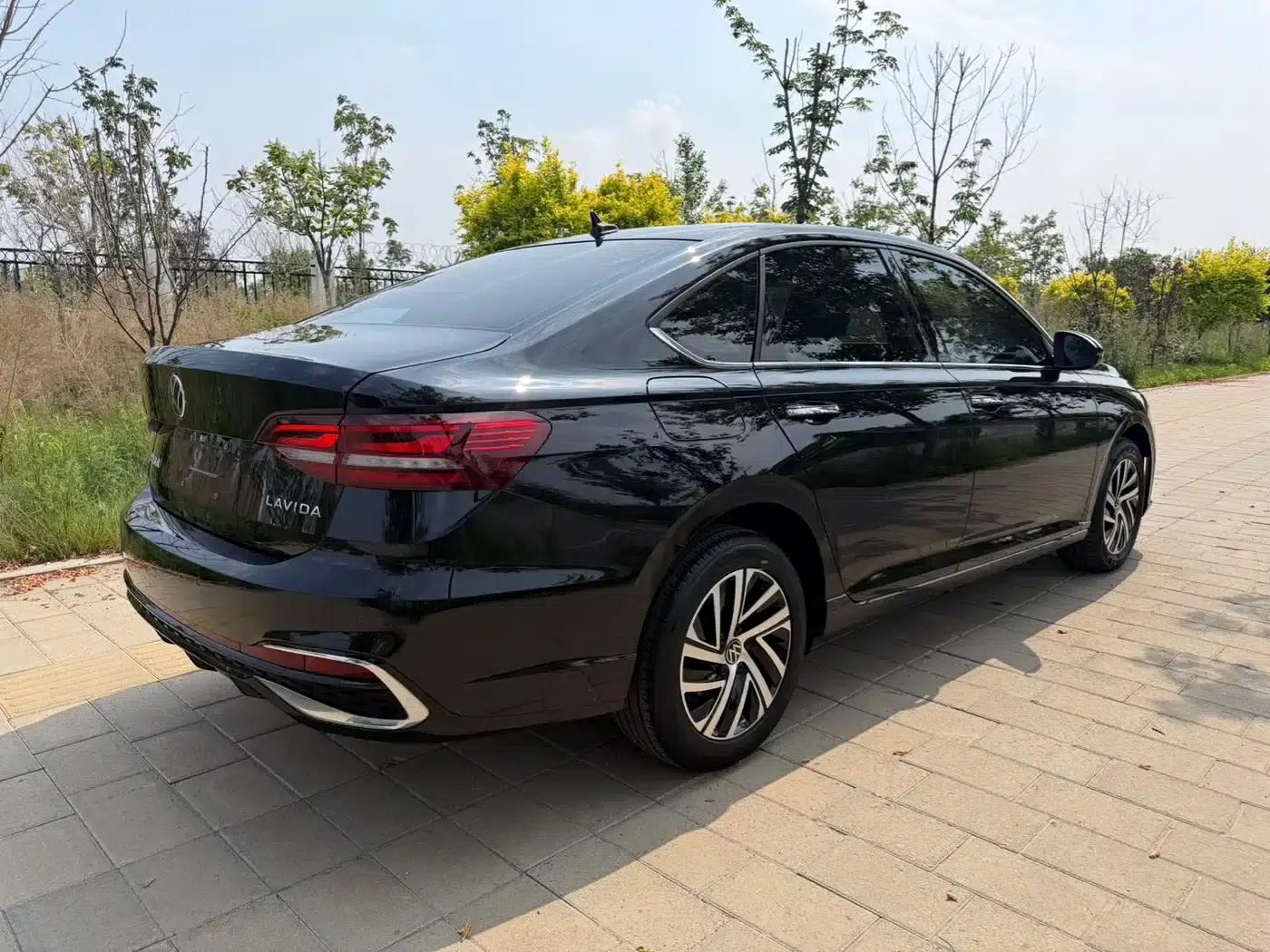 2023 Volkswagen Lavida 1.5L Automatic Starry Sky Five Million Edition — миниатюра 9