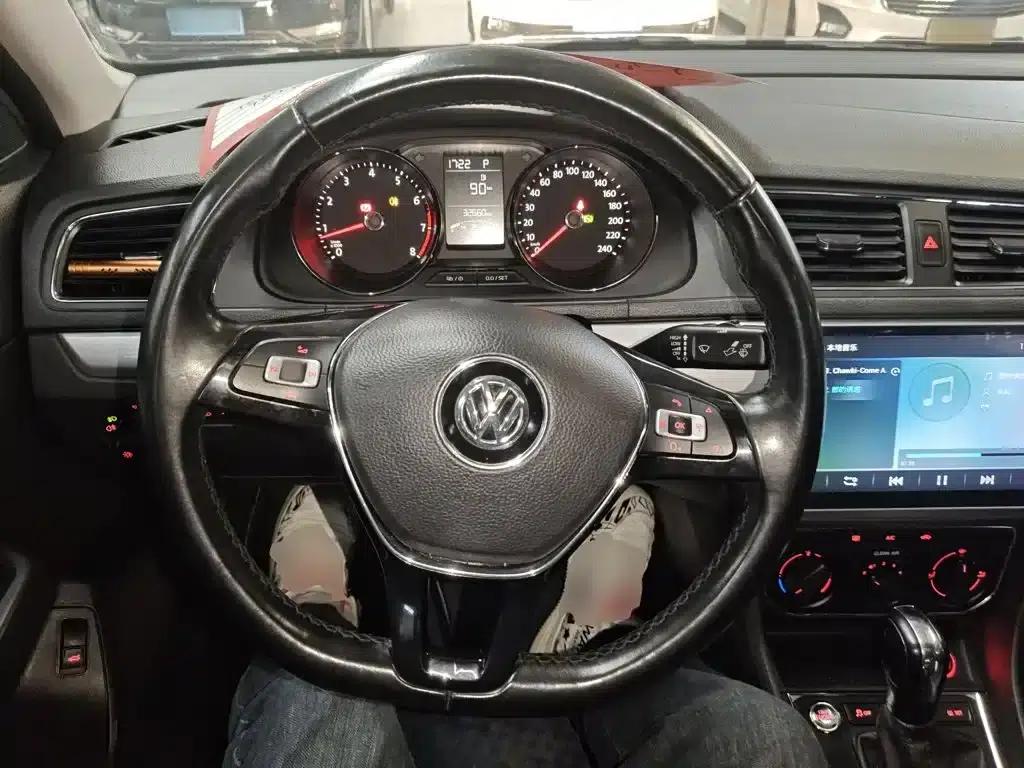 2017 Volkswagen Lavida 1.6L Automatic Comfort Edition — миниатюра 11