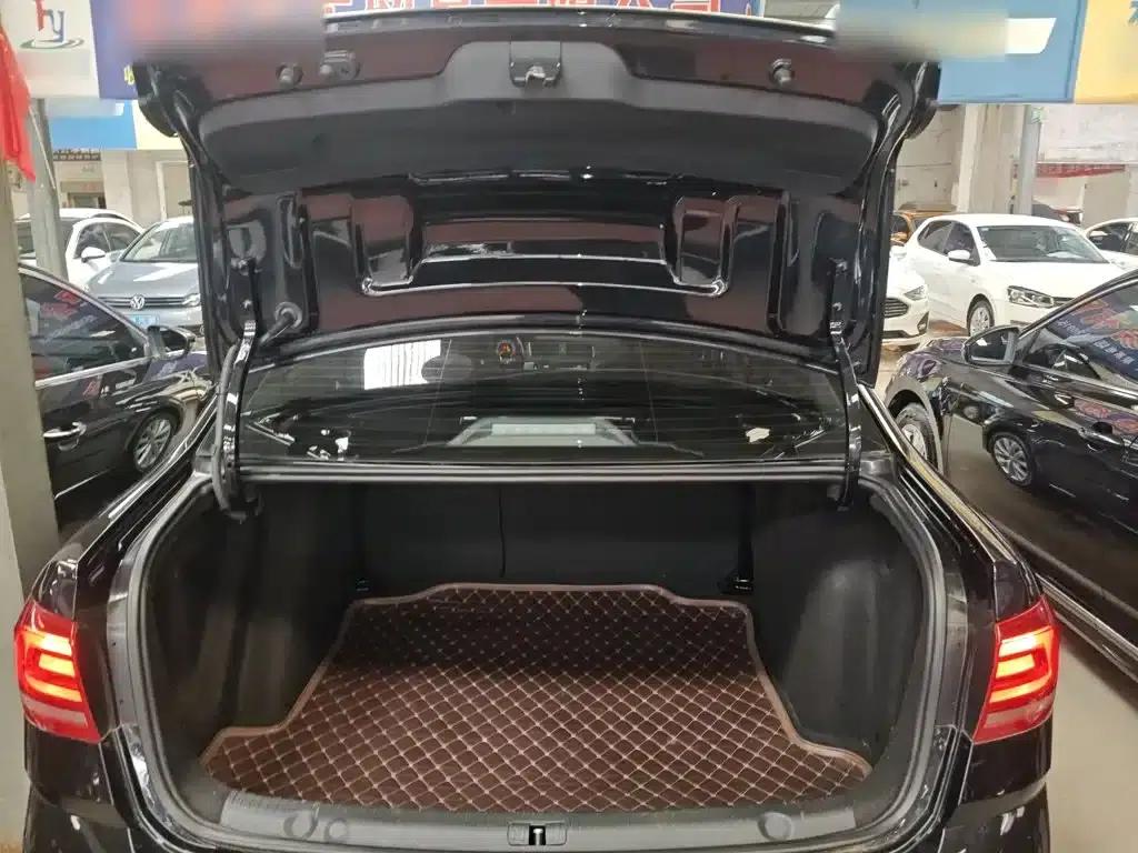 2017 Volkswagen Lavida 1.6L Automatic Comfort Edition — миниатюра 19