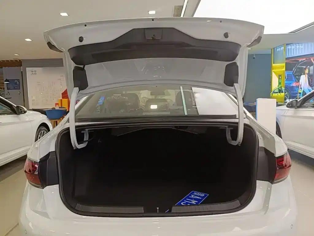 Sagitar 2026 30 Million Unit Selection Edition 300TSI DSG Super Edition — миниатюра 19