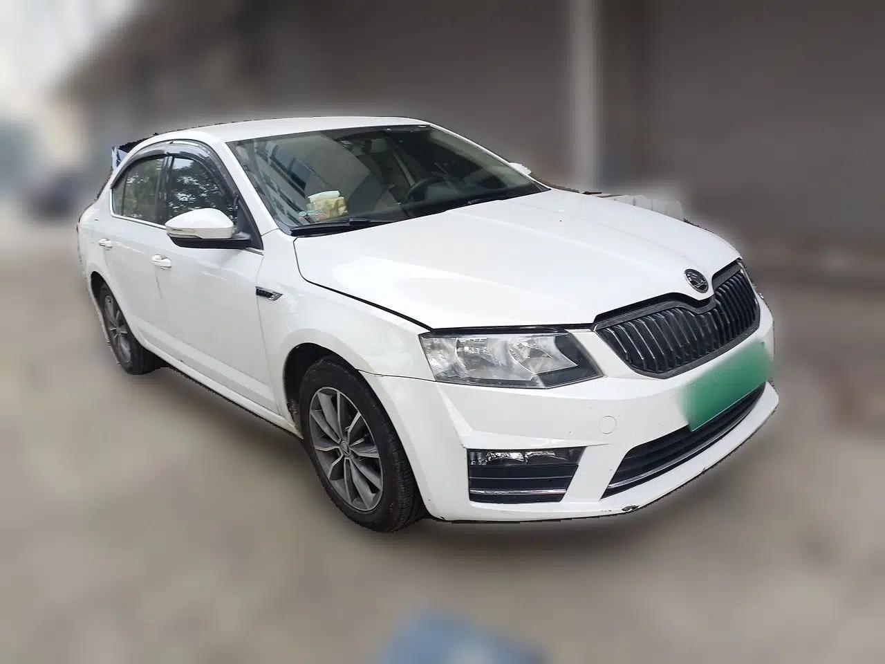 Skoda Octavia 2017 1.6L Automatic Chuanxing Edition — миниатюра 3