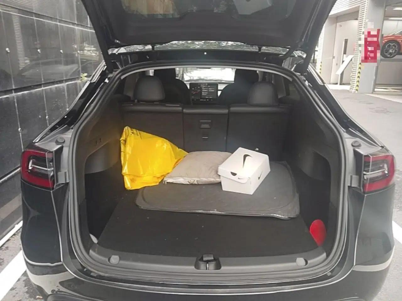 Tesla Model Y 2022 Rear-Wheel-Drive Version — миниатюра 22