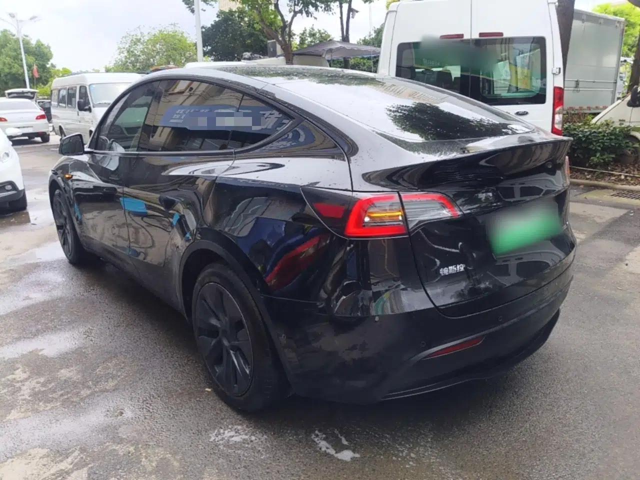 Tesla Model Y 2023 Rear-Wheel-Drive Version — миниатюра 4