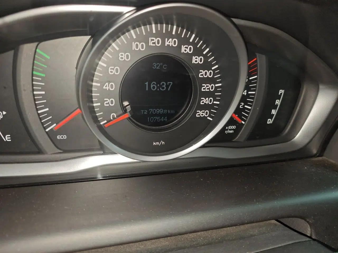 Volvo XC60 2016 T5 Smart Upgrade Model — миниатюра 12