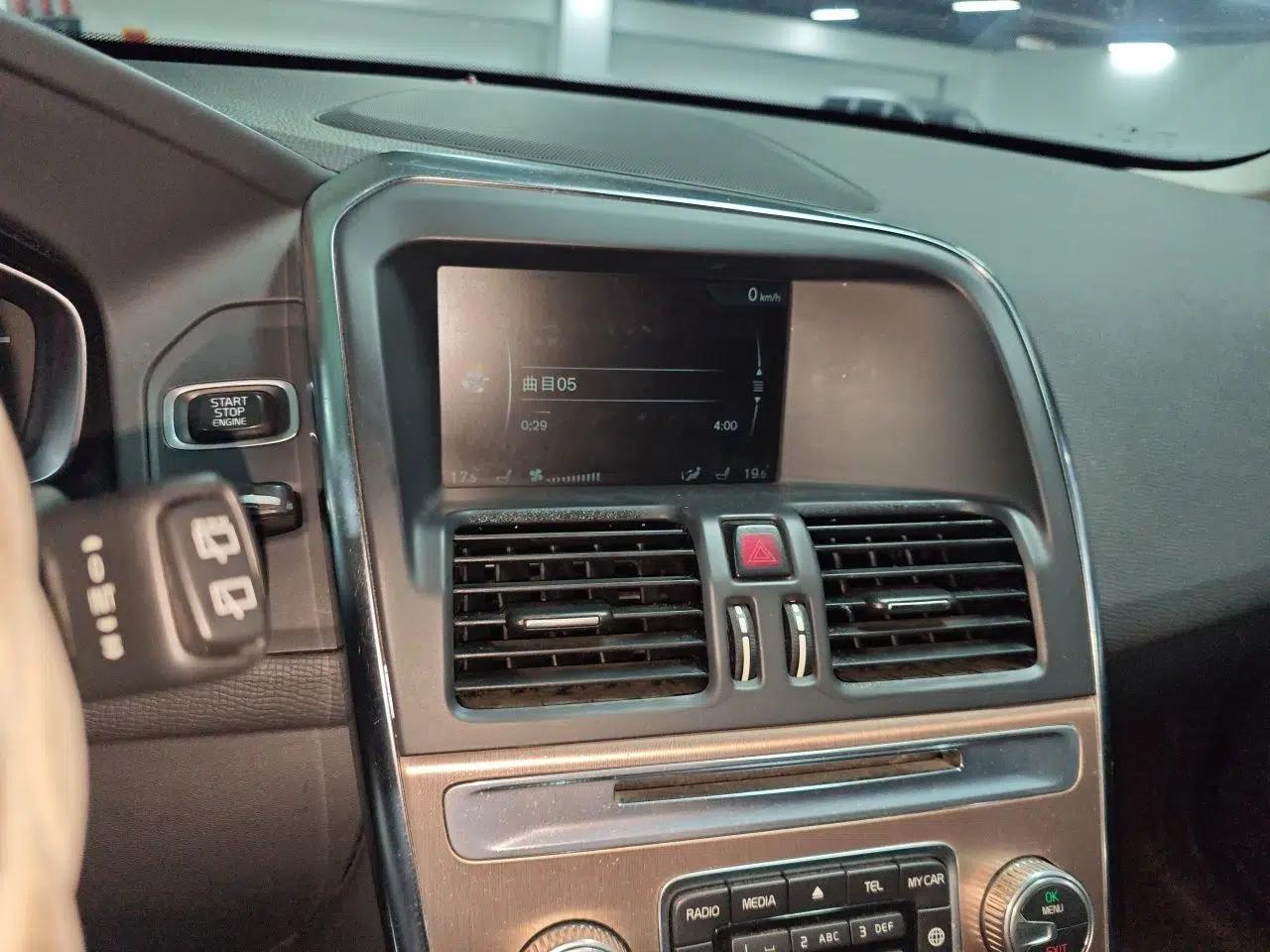 Volvo XC60 2016 T5 Smart Upgrade Model — миниатюра 13