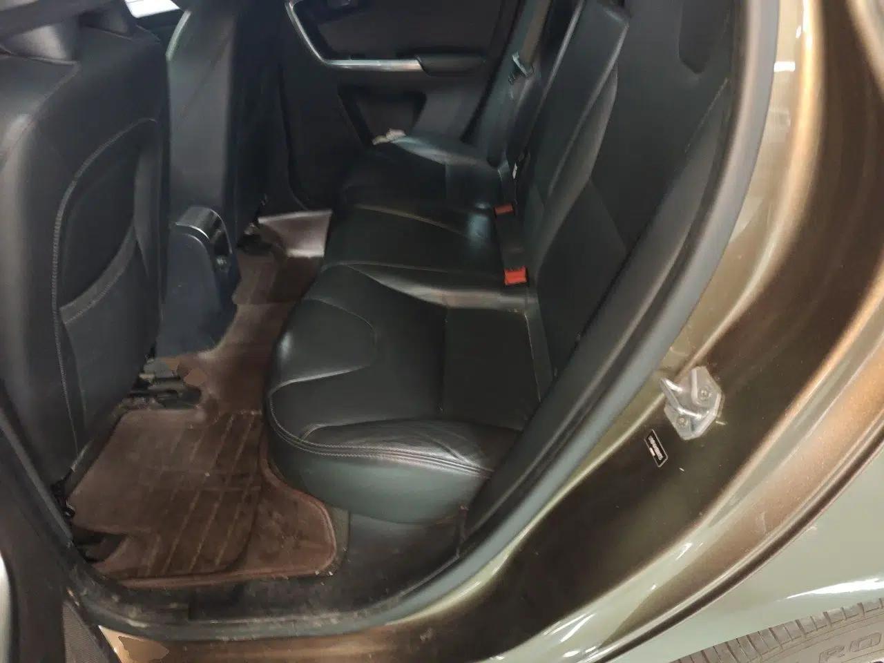 Volvo XC60 2016 T5 Smart Upgrade Model — миниатюра 17