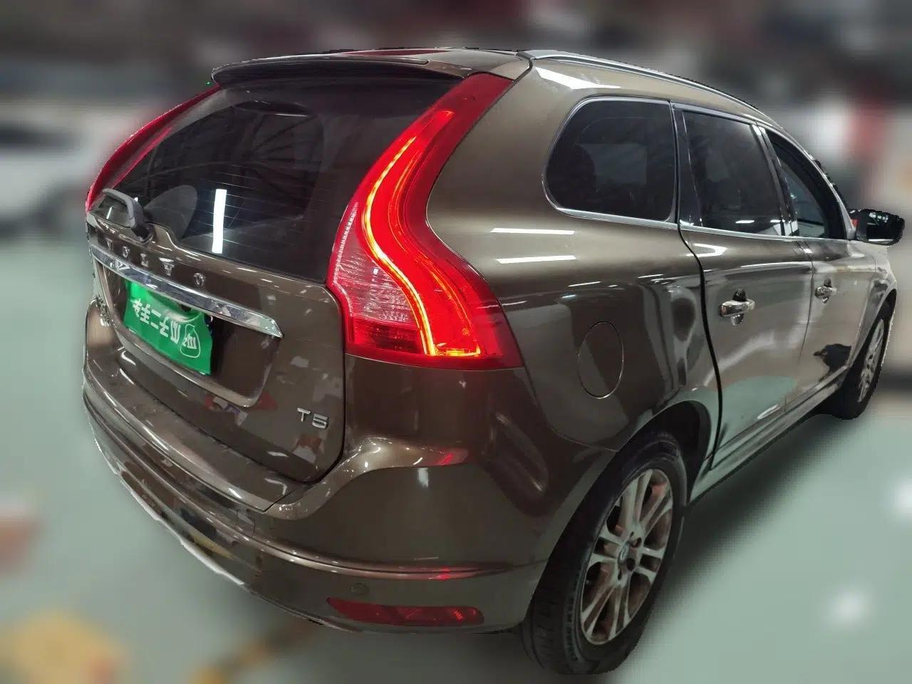 Volvo XC60 2016 T5 Smart Upgrade Model — миниатюра 6