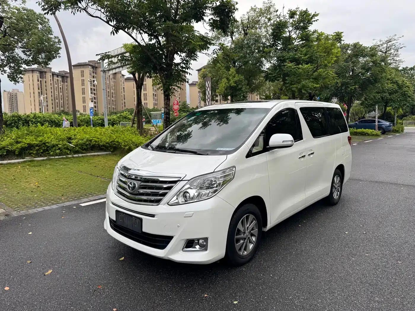 2012 Alphard 3.5L Luxury Edition — миниатюра 1
