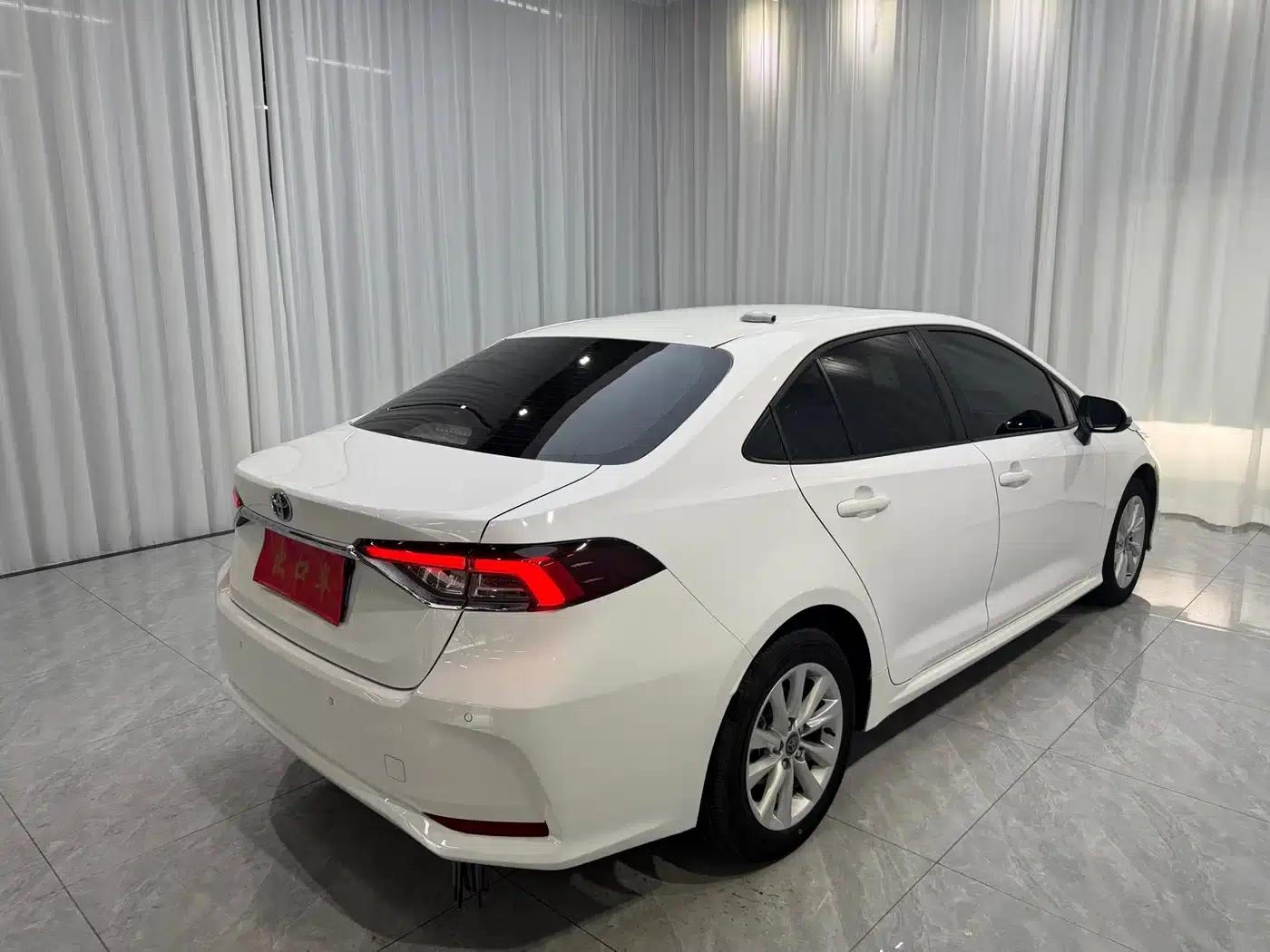 2024 Toyota Corolla 1.8L Intelligent Hybrid Elite Edition — миниатюра 4
