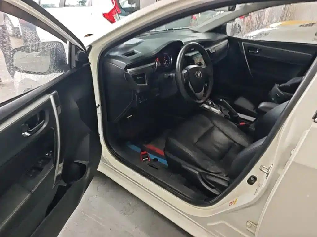 2014 Corolla 1.6L CVT GL-i — миниатюра 16