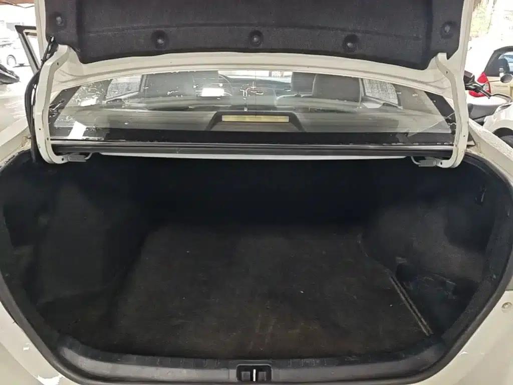 2014 Corolla 1.6L CVT GL-i — миниатюра 19