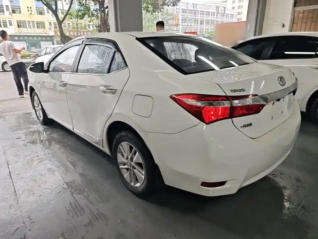 2014 Corolla 1.6L CVT GL-i — миниатюра 5