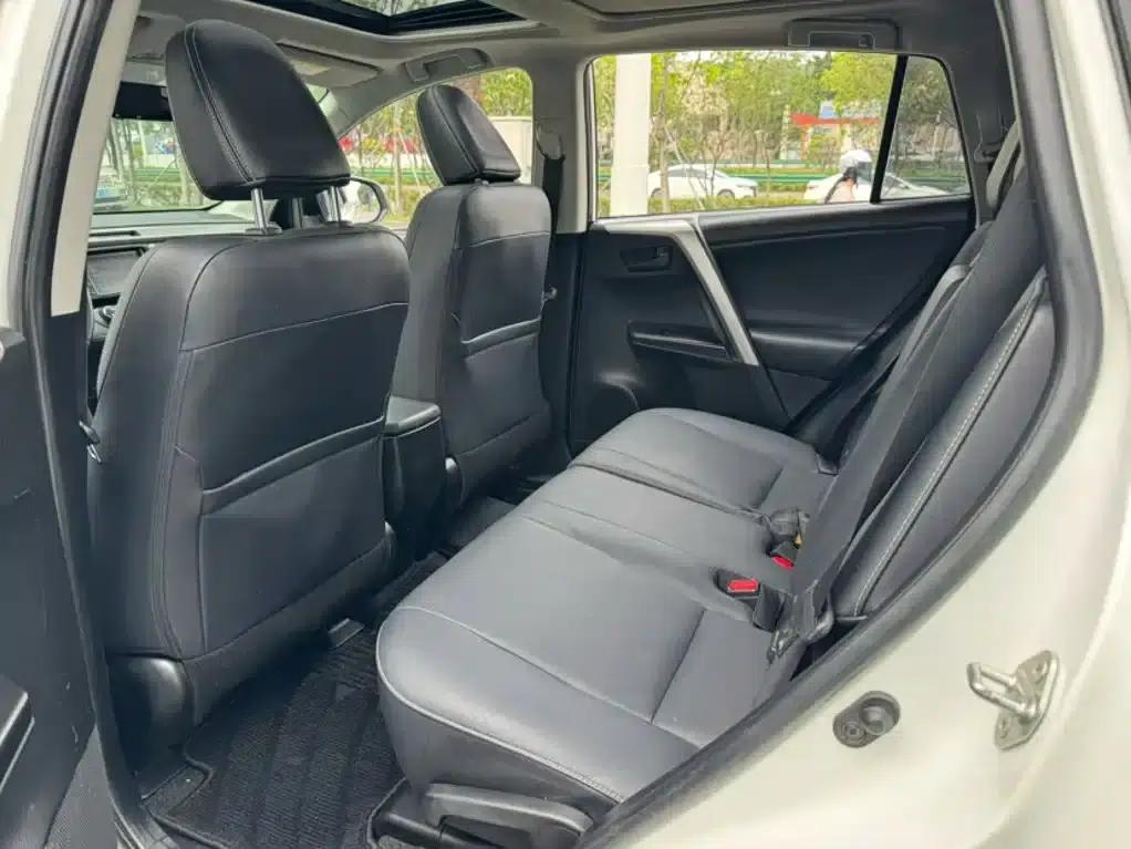 2016 RAV4 2.5L Automatic 4WD Elite Edition — миниатюра 23