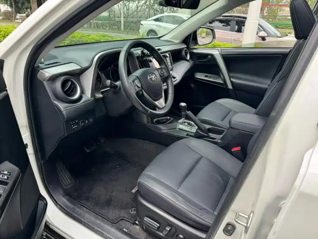 2016 RAV4 2.5L Automatic 4WD Elite Edition — миниатюра 24
