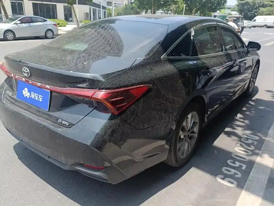 2024 Toyota Avalon Hybrid 2.0L Premium Edition — миниатюра 3